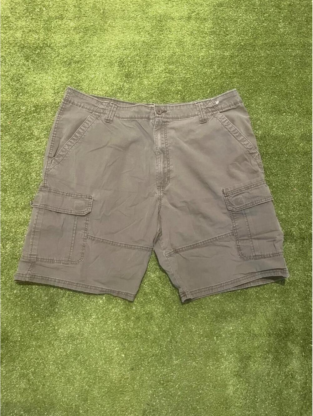 Wrangler Authentic Grey Cargo Shorts – Size 40